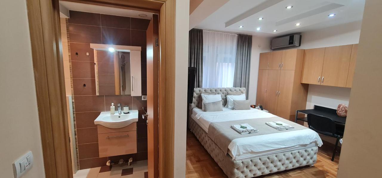 Design Apartment Business Lux 4 Star "Rio" Completely Business Lux Place In The City Center & Free Included Industry Optical Wifi & Netflix & Keyless Code Entry & Full Smart App & Kitchen & Washing Machine & Wide Terrace & Secure 2 Parking Place Ćuprija Kültér fotó